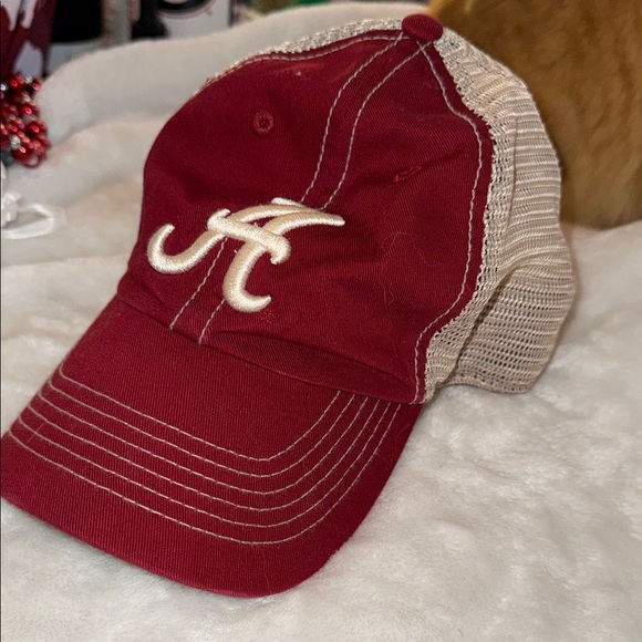 Alabama Crimson Elephant Print Tote with Matching Cap & Beaded Necklace and More - Picture 5 of 15